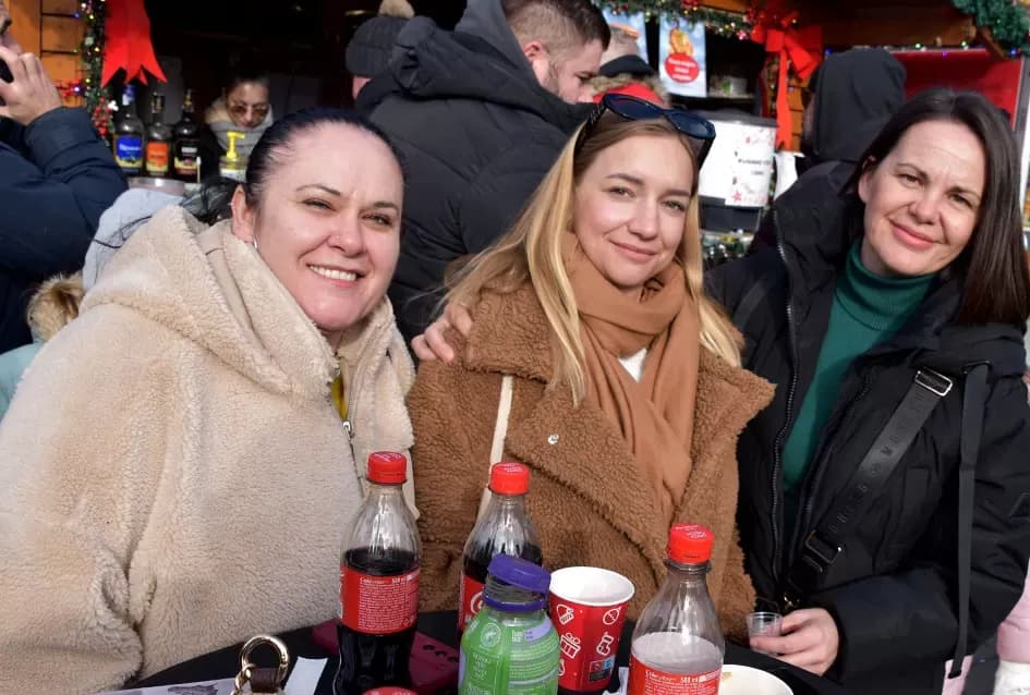 SPEKTAKL U VELIKOJ: Tisuće ljudi uz Luku Nižetića, klizalište i balone želja proslavilo „Popodnevnu Novu godinu“