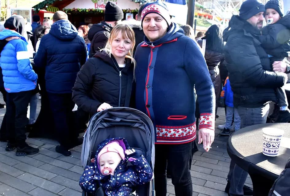 SPEKTAKL U VELIKOJ: Tisuće ljudi uz Luku Nižetića, klizalište i balone želja proslavilo „Popodnevnu Novu godinu“