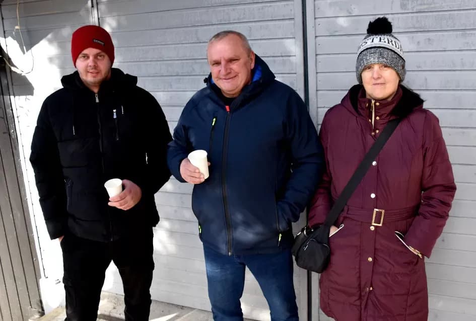 SPEKTAKL U VELIKOJ: Tisuće ljudi uz Luku Nižetića, klizalište i balone želja proslavilo „Popodnevnu Novu godinu“