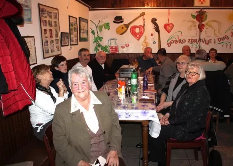 PLETERNIČKI UMIROVLJENICI: Uz glazbu, pjesmu i ples proslavili Novu godinu