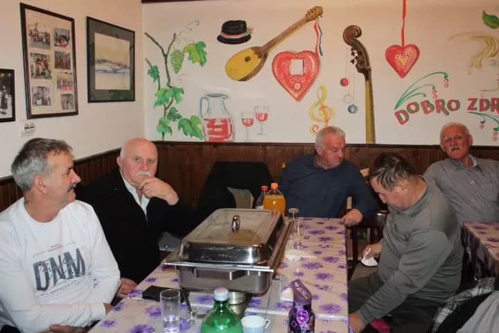 PLETERNIČKI UMIROVLJENICI: Uz glazbu, pjesmu i ples proslavili Novu godinu