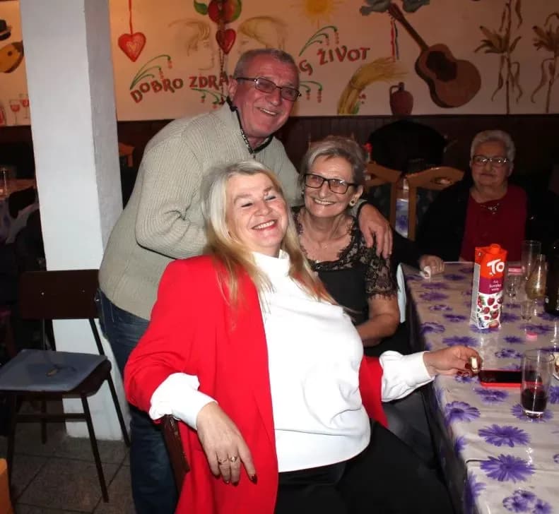 PLETERNIČKI UMIROVLJENICI: Uz glazbu, pjesmu i ples proslavili Novu godinu