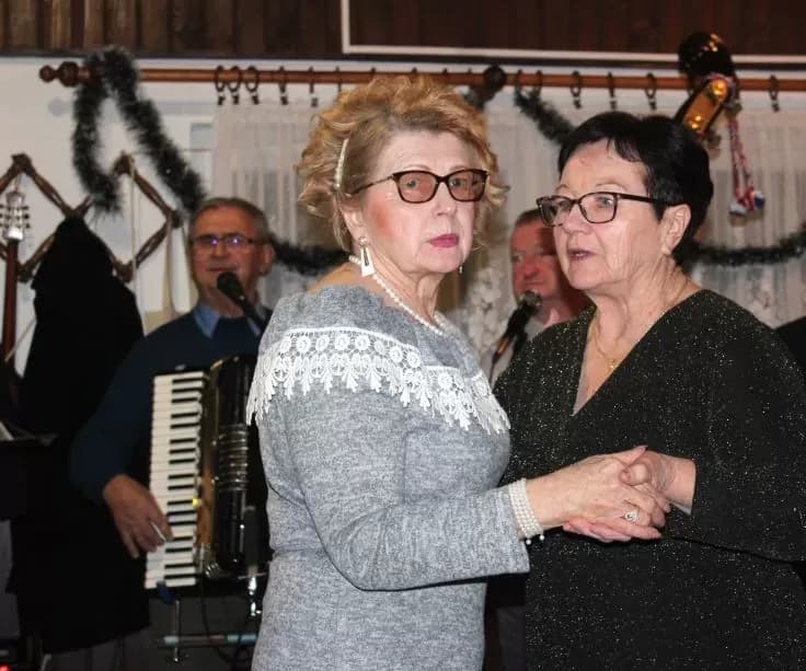 PLETERNIČKI UMIROVLJENICI: Uz glazbu, pjesmu i ples proslavili Novu godinu
