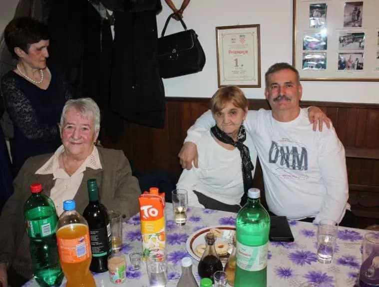 PLETERNIČKI UMIROVLJENICI: Uz glazbu, pjesmu i ples proslavili Novu godinu