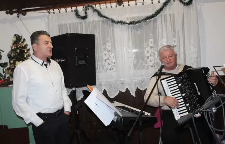 PLETERNIČKI UMIROVLJENICI: Uz glazbu, pjesmu i ples proslavili Novu godinu