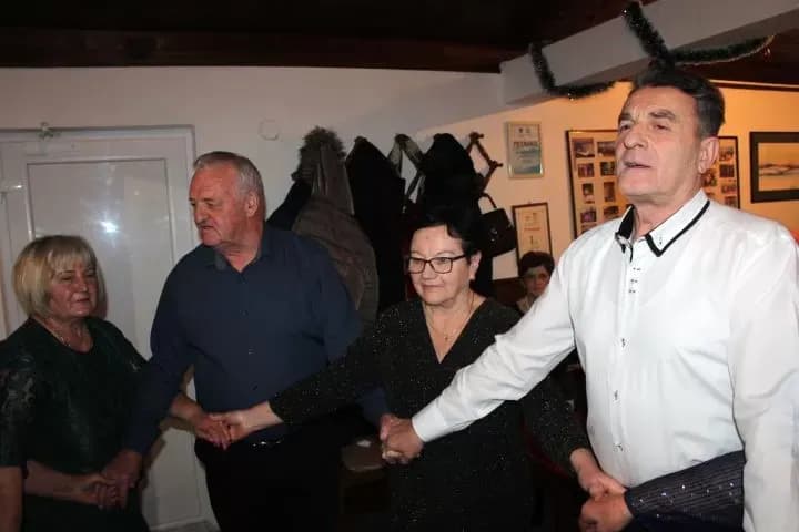 PLETERNIČKI UMIROVLJENICI: Uz glazbu, pjesmu i ples proslavili Novu godinu
