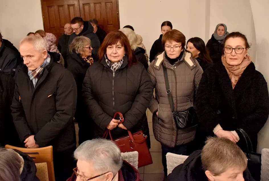 Požeški pravoslavni vjernici proslavili Badnju večer paljenjem badnjaka