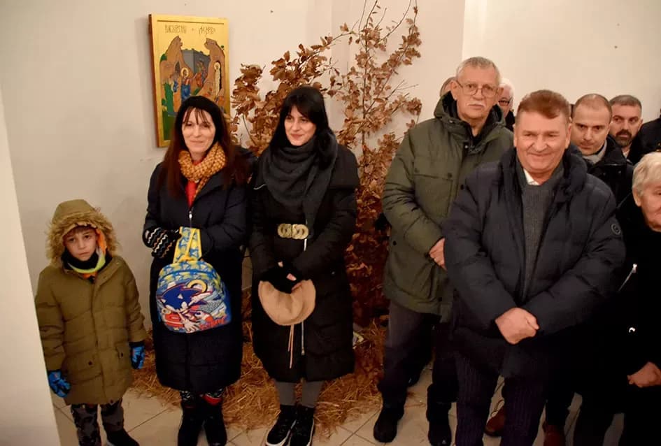 Požeški pravoslavni vjernici proslavili Badnju večer paljenjem badnjaka