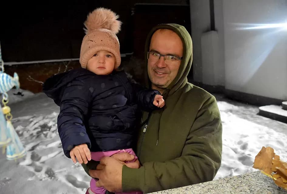 Požeški pravoslavni vjernici proslavili Badnju večer paljenjem badnjaka