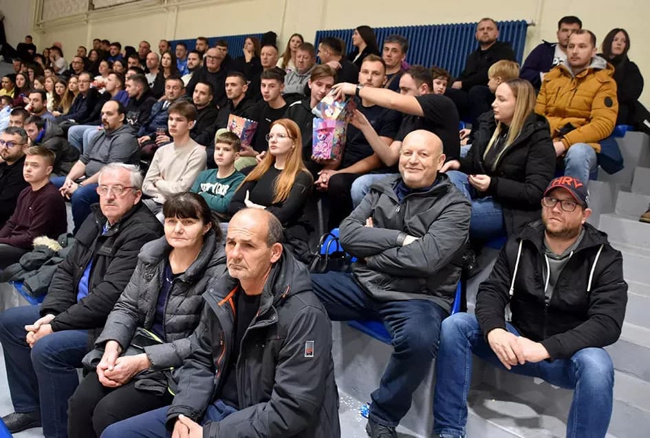 VELIČANSTVENA ZAVRŠNICA U GRABRIKU: Ekipa ʼSamsoneʼ osvojila Požegu i pokazala ogromno srce