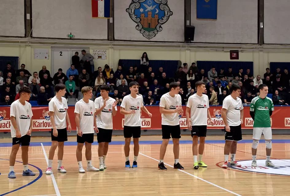 VELIČANSTVENA ZAVRŠNICA U GRABRIKU: Ekipa ʼSamsoneʼ osvojila Požegu i pokazala ogromno srce