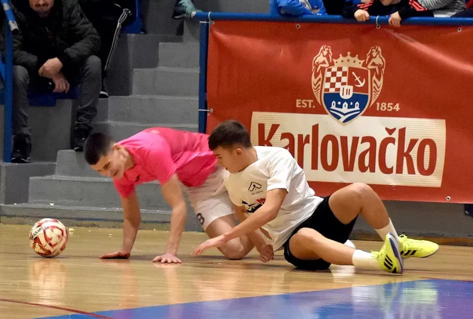 VELIČANSTVENA ZAVRŠNICA U GRABRIKU: Ekipa ʼSamsoneʼ osvojila Požegu i pokazala ogromno srce