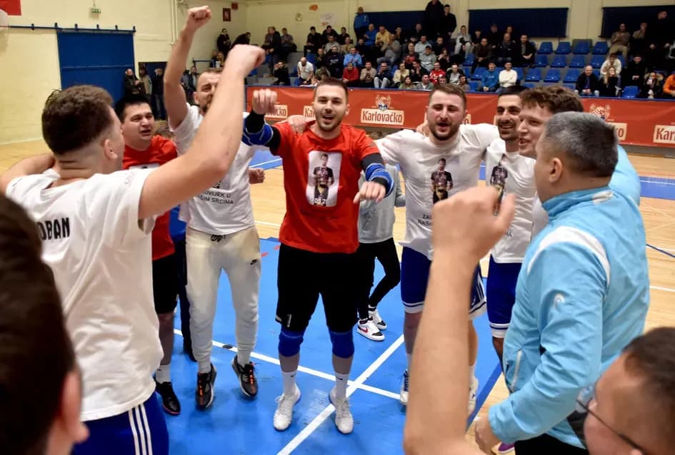 VELIČANSTVENA ZAVRŠNICA U GRABRIKU: Ekipa ʼSamsoneʼ osvojila Požegu i pokazala ogromno srce