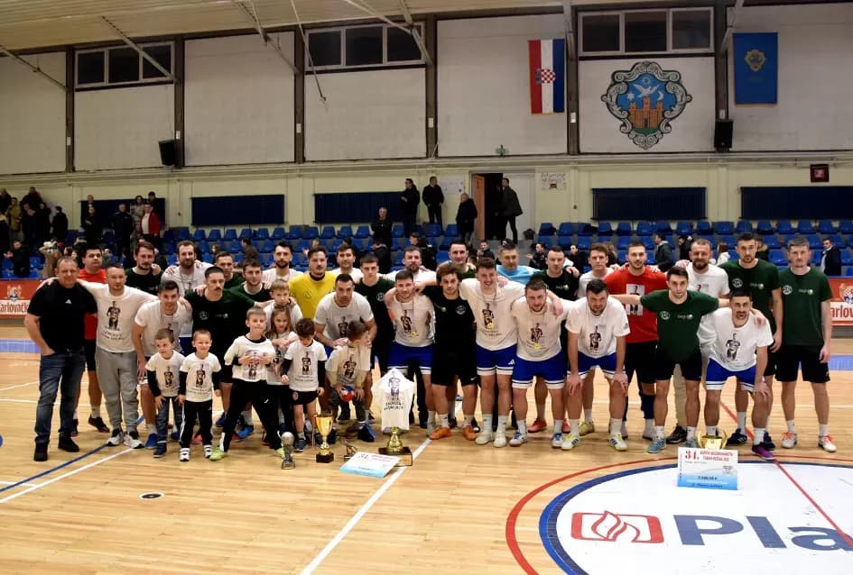 VELIČANSTVENA ZAVRŠNICA U GRABRIKU: Ekipa ʼSamsoneʼ osvojila Požegu i pokazala ogromno srce