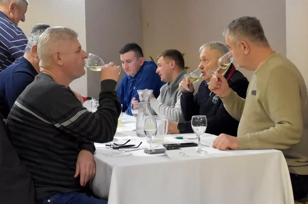 Mlada vina na testu: Uspješan početak 9. Zimske škole “Vino – Kap” u Kaptolu