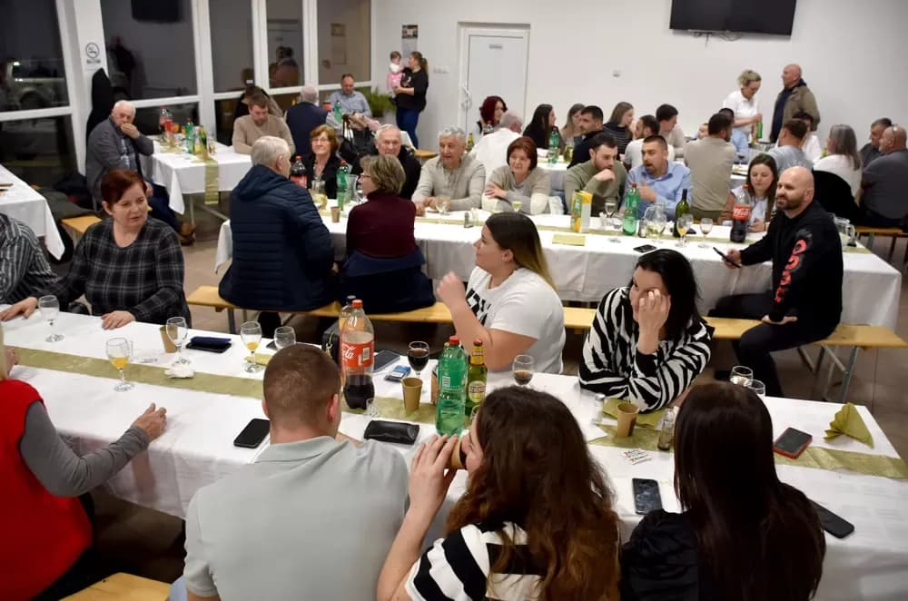 Veselje u Radovancima: Slavko Kovačević uz obitelj i brojne prijatelje proslavio 70. rođendan