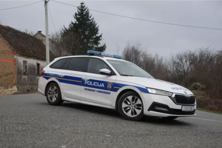 Bahati 36-godišnjak odbio alkotest i izvrijeđao policajce – za volanom iako mu je vožnja zabranjena!