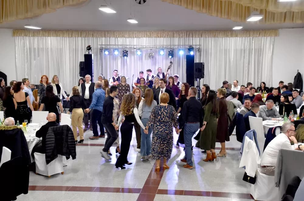 Na Tamburaškoj zabavi TS Šokci i Astal razveselili brojne posjetitelje