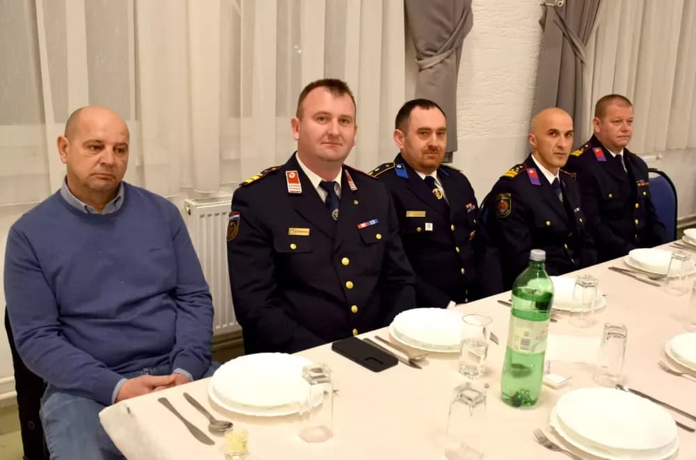Velički vatrogasci uz 32 intervencije hvatali su zmije i uklanjali stršljenove
