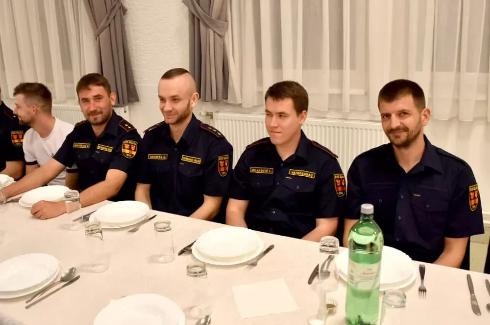Velički vatrogasci uz 32 intervencije hvatali su zmije i uklanjali stršljenove