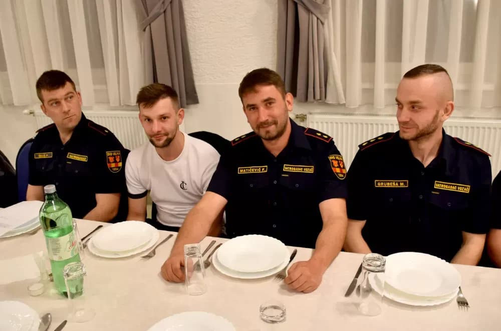 Velički vatrogasci uz 32 intervencije hvatali su zmije i uklanjali stršljenove
