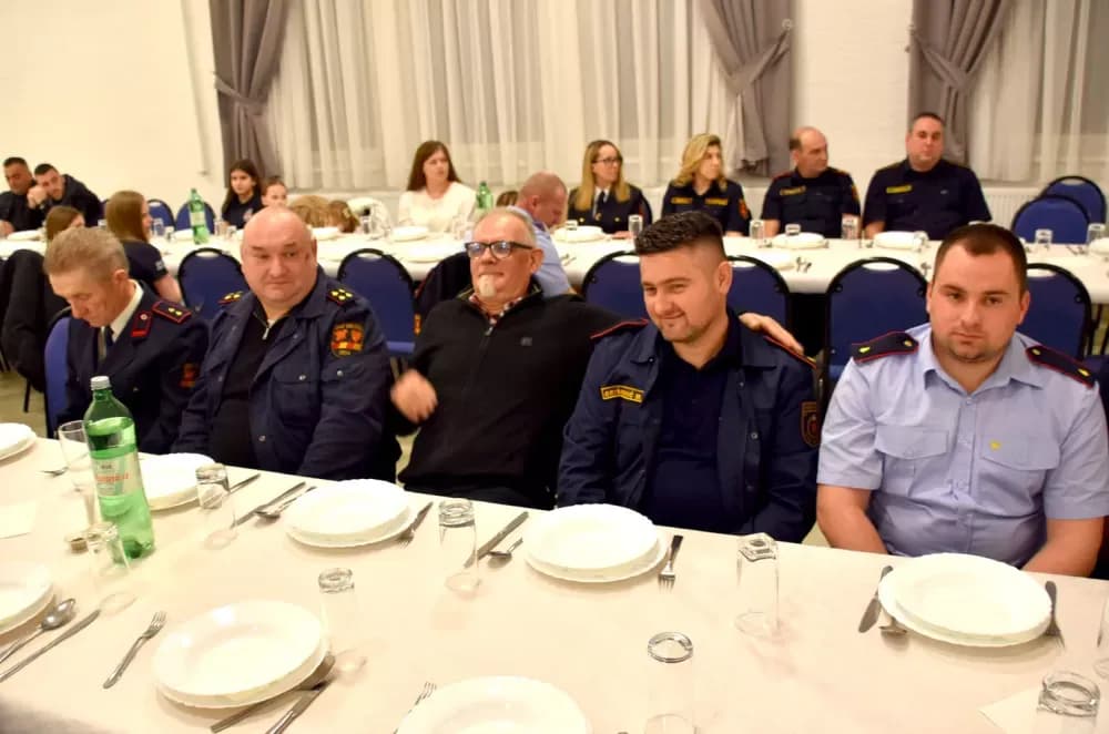Velički vatrogasci uz 32 intervencije hvatali su zmije i uklanjali stršljenove