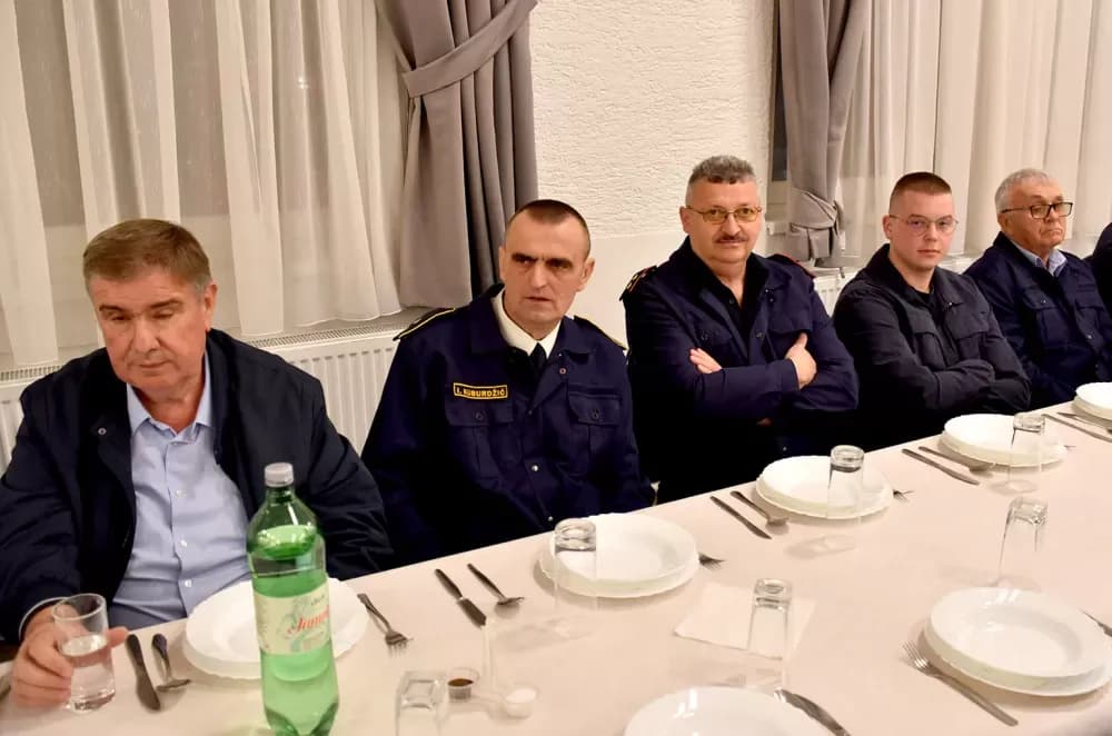 Velički vatrogasci uz 32 intervencije hvatali su zmije i uklanjali stršljenove