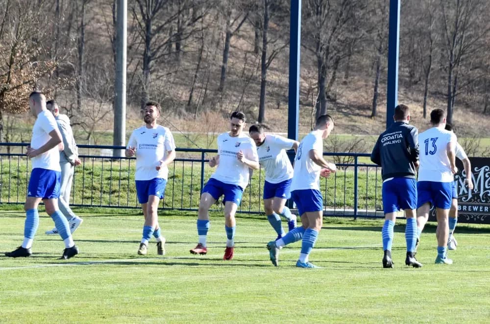POŽEGA UVJERLJIVA U MIHALJEVCIMA: Praznik nogometa uz zahvalu požeškom fotoreporteru