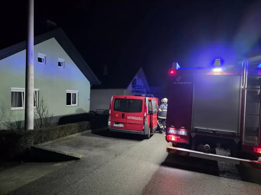 Požar u gluho doba noći u Eminovcima, brza reakcijajajšičkih vatrogasaca spriječila katastrofu