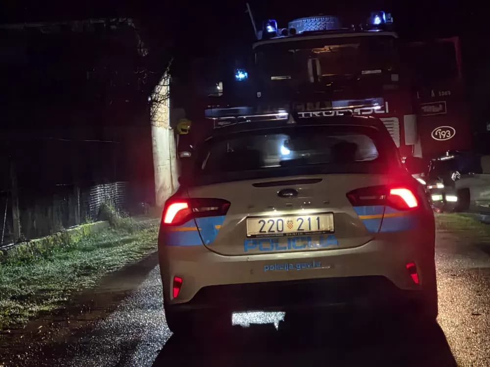 Požar u gluho doba noći u Eminovcima, brza reakcijajajšičkih vatrogasaca spriječila katastrofu