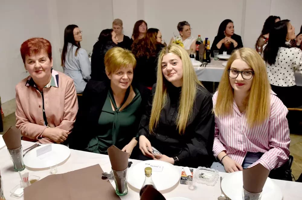 Jubilarni Dan žena u Tornju uz Dubu Biondića i Papučke vile
