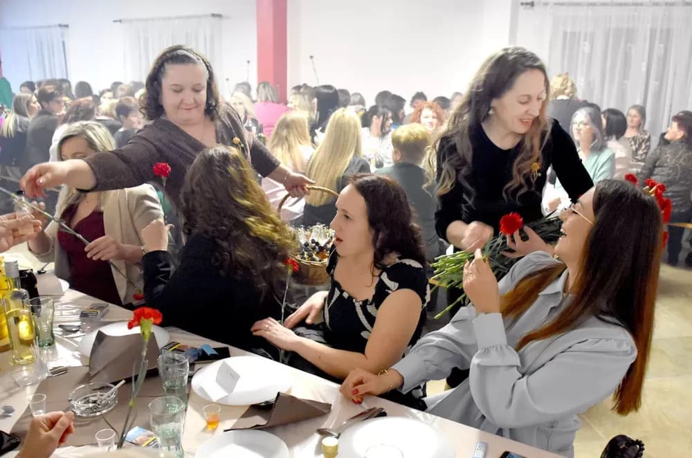 Jubilarni Dan žena u Tornju uz Dubu Biondića i Papučke vile