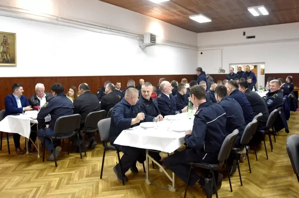 Kaptolački vatrogasci izabrali isto čelništvo, a Uzoran vatrogasac je Vjekoslav Juranović Piše: Jelenko Topić