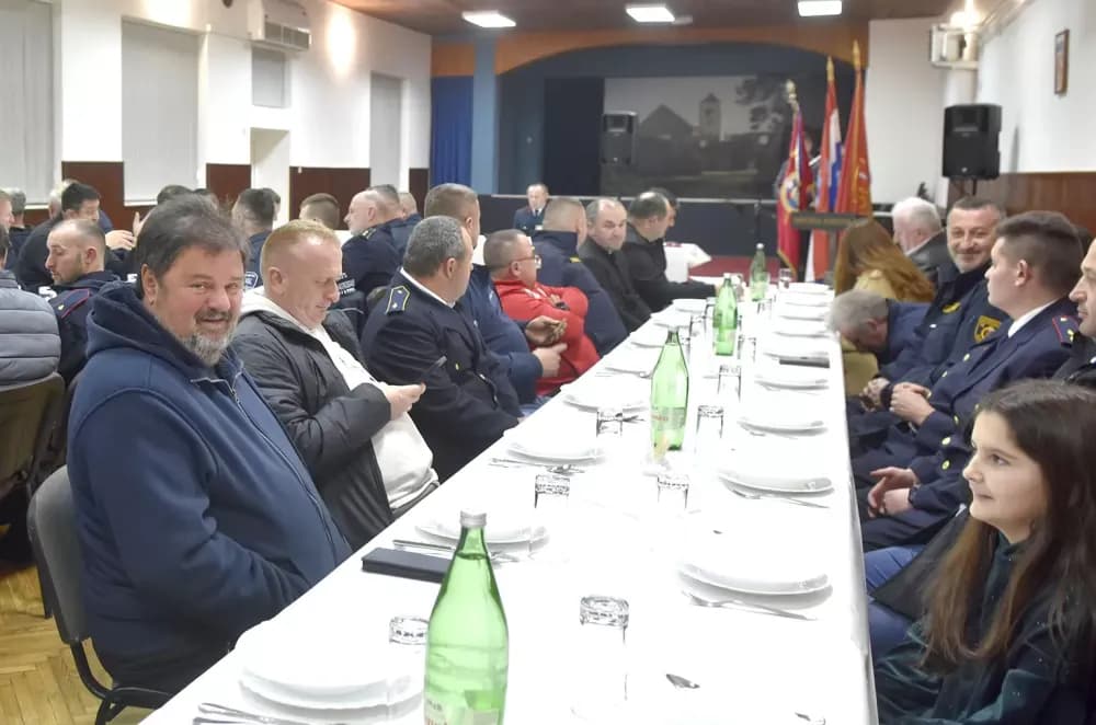 Kaptolački vatrogasci izabrali isto čelništvo, a Uzoran vatrogasac je Vjekoslav Juranović Piše: Jelenko Topić