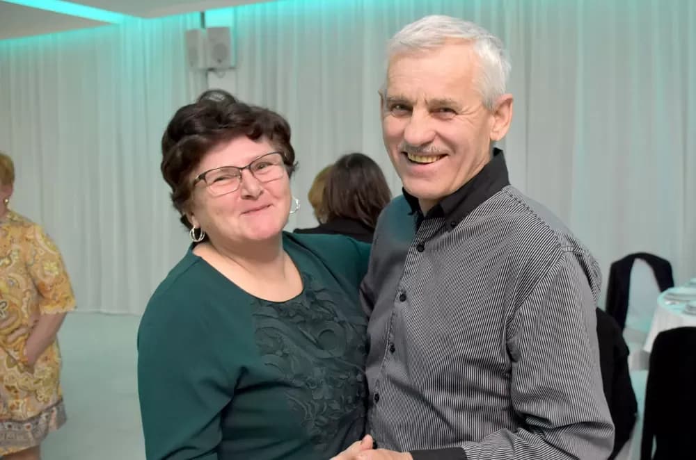 CVIJET KARANFILA I RASPJEVANA GLORIA: Više od 120 gostiju na proslavi Dana žena