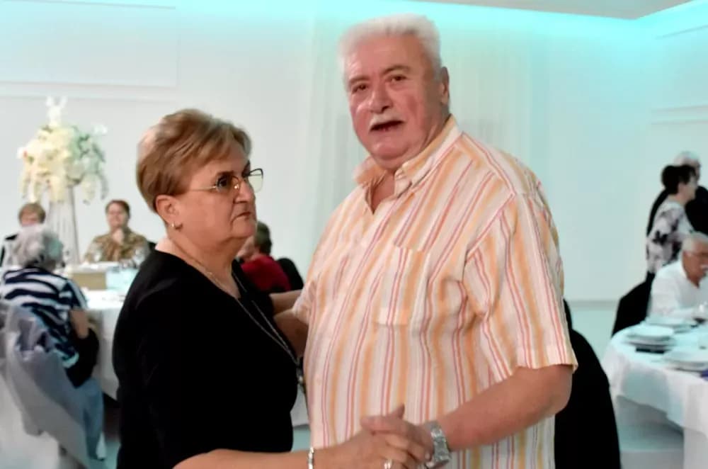 CVIJET KARANFILA I RASPJEVANA GLORIA: Više od 120 gostiju na proslavi Dana žena