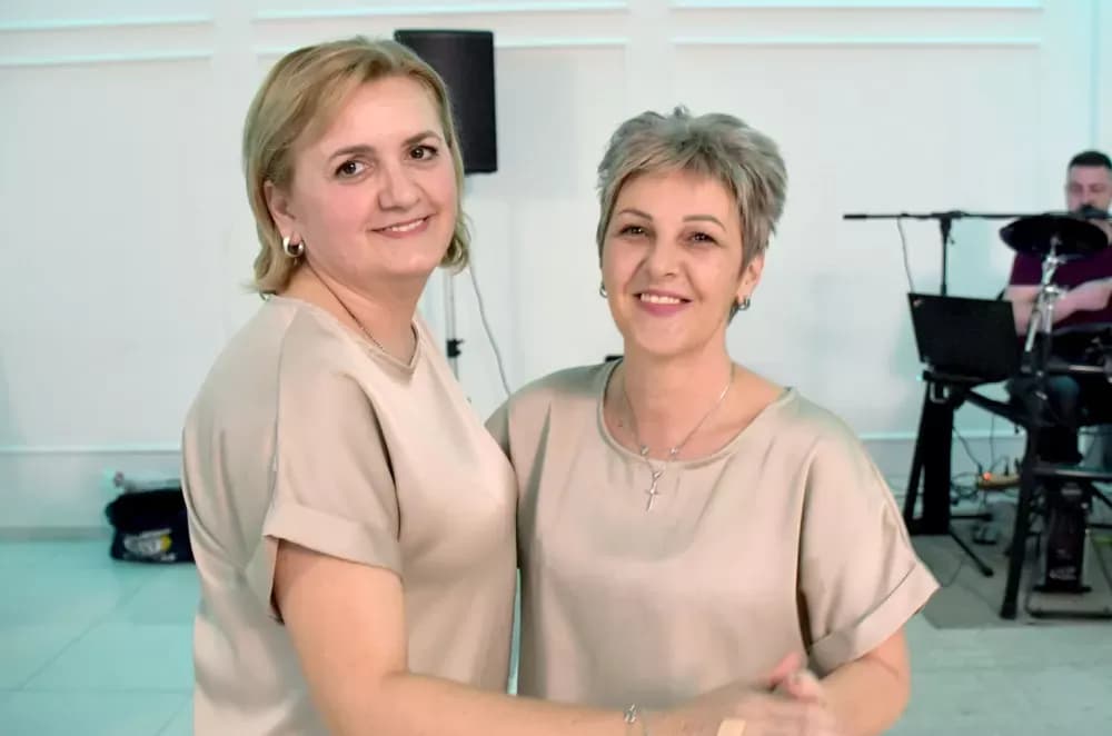 CVIJET KARANFILA I RASPJEVANA GLORIA: Više od 120 gostiju na proslavi Dana žena