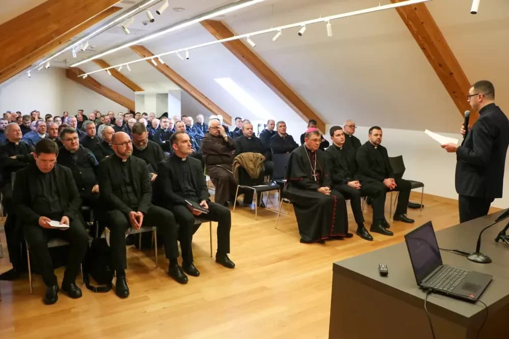 Svećenici Požeške biskupije na korizmenoj duhovnoj obnovi: Poziv na dublje jedinstvo s Kristom