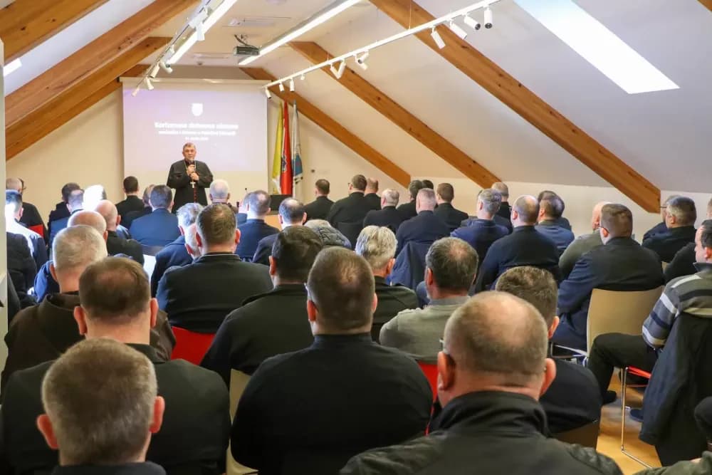 Svećenici Požeške biskupije na korizmenoj duhovnoj obnovi: Poziv na dublje jedinstvo s Kristom