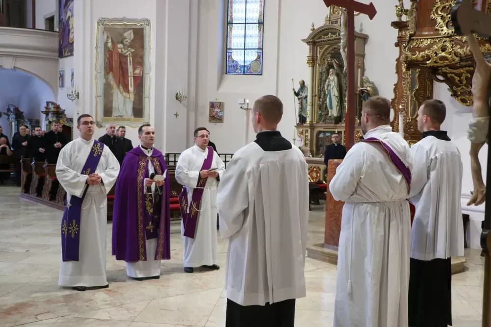Svećenici Požeške biskupije na korizmenoj duhovnoj obnovi: Poziv na dublje jedinstvo s Kristom
