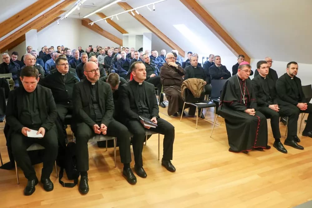 Svećenici Požeške biskupije na korizmenoj duhovnoj obnovi: Poziv na dublje jedinstvo s Kristom