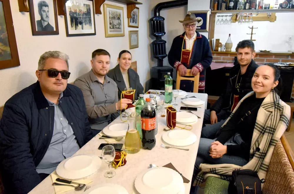Grgurevo na vrhu Sokolovca: Pjesma, običaji i prijatelji uz vinskog kardinala