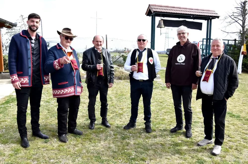 Grgurevo na vrhu Sokolovca: Pjesma, običaji i prijatelji uz vinskog kardinala