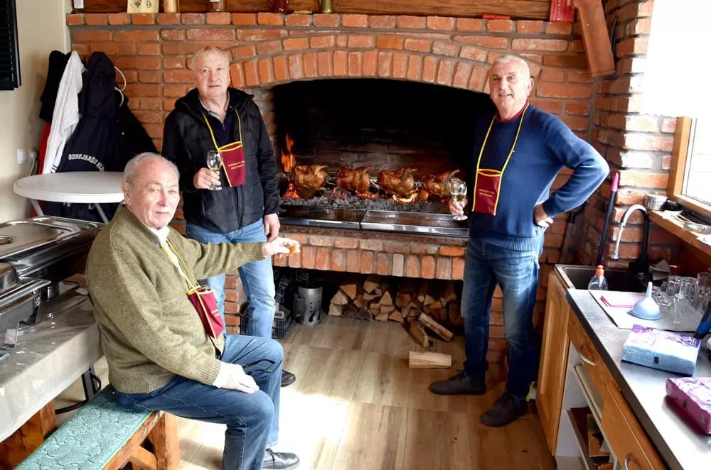 Grgurevo na vrhu Sokolovca: Pjesma, običaji i prijatelji uz vinskog kardinala