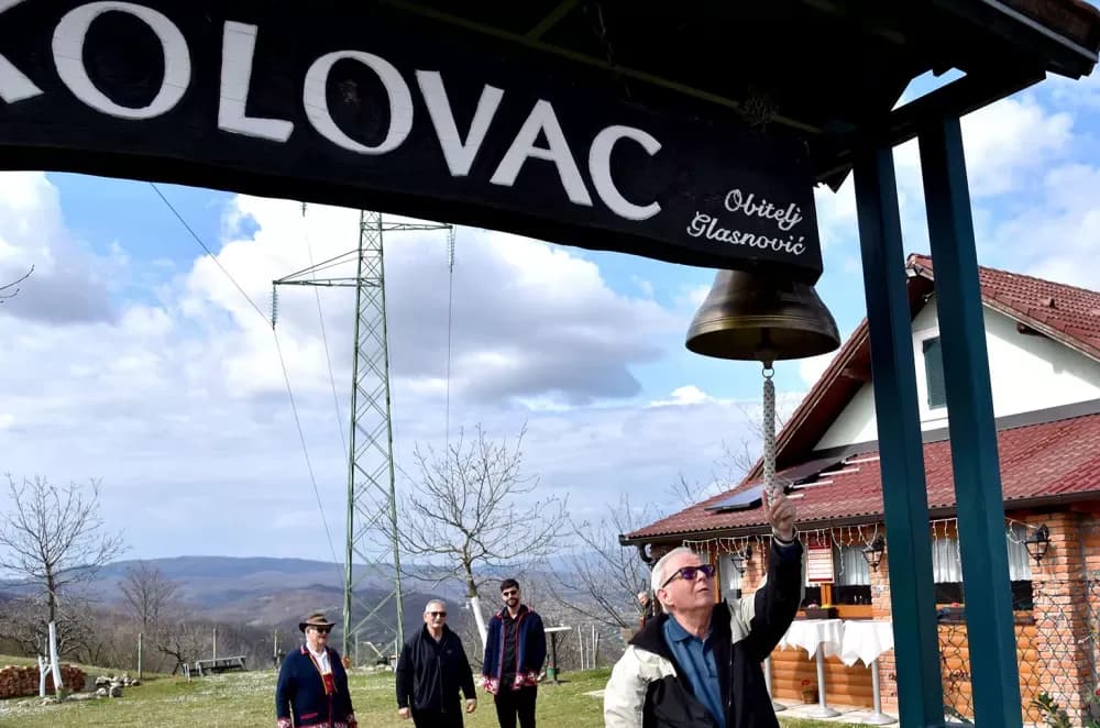 Grgurevo na vrhu Sokolovca: Pjesma, običaji i prijatelji uz vinskog kardinala