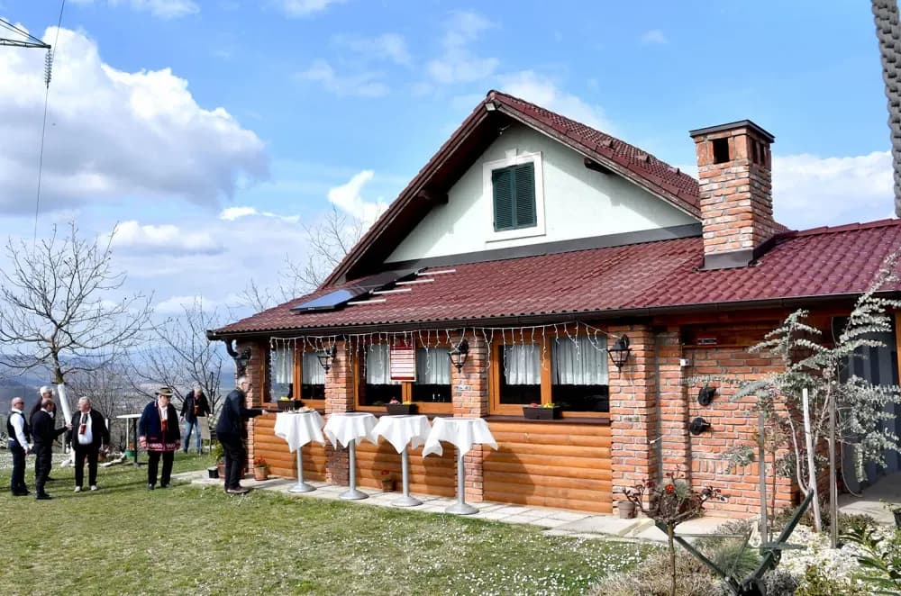 Grgurevo na vrhu Sokolovca: Pjesma, običaji i prijatelji uz vinskog kardinala