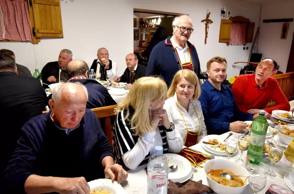 Grgurevo na vrhu Sokolovca: Pjesma, običaji i prijatelji uz vinskog kardinala