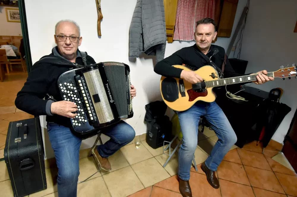Grgurevo na vrhu Sokolovca: Pjesma, običaji i prijatelji uz vinskog kardinala