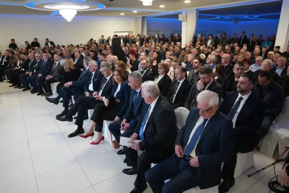 „Plenković na 36. obljetnici HDZ-a u Požegi: ‘Antonija Jozić i HDZ donose pobjede i projekte!’“
