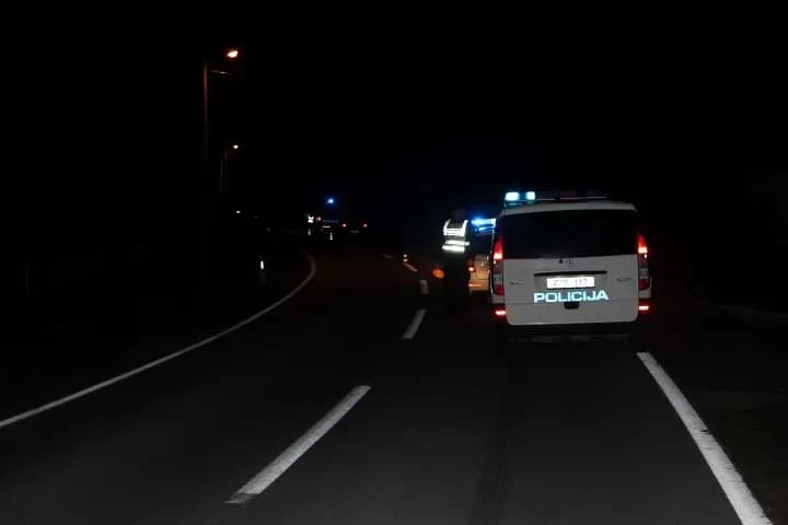 Noćna vožnja završila u ogradi: Brzina prevarila vozačicu
